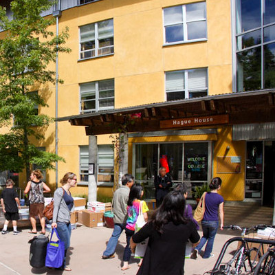 Move-in activity at College Nine