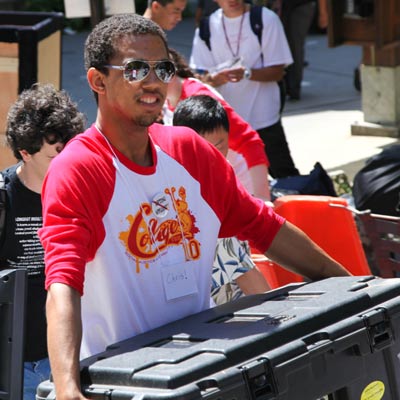 John R. Lewis College student during move-in