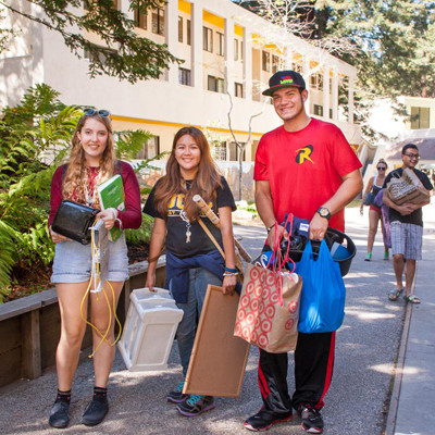 Kresge students during move-in